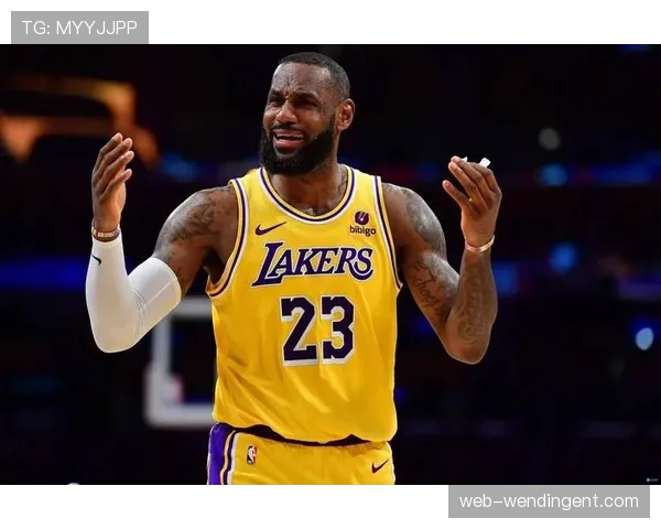 詹姆斯复出仅得10分暴露体能问题 高龄球员赛程负荷受关注 詹姆斯复出仅得10分暴露体能问题 高龄球员赛程负荷受关注